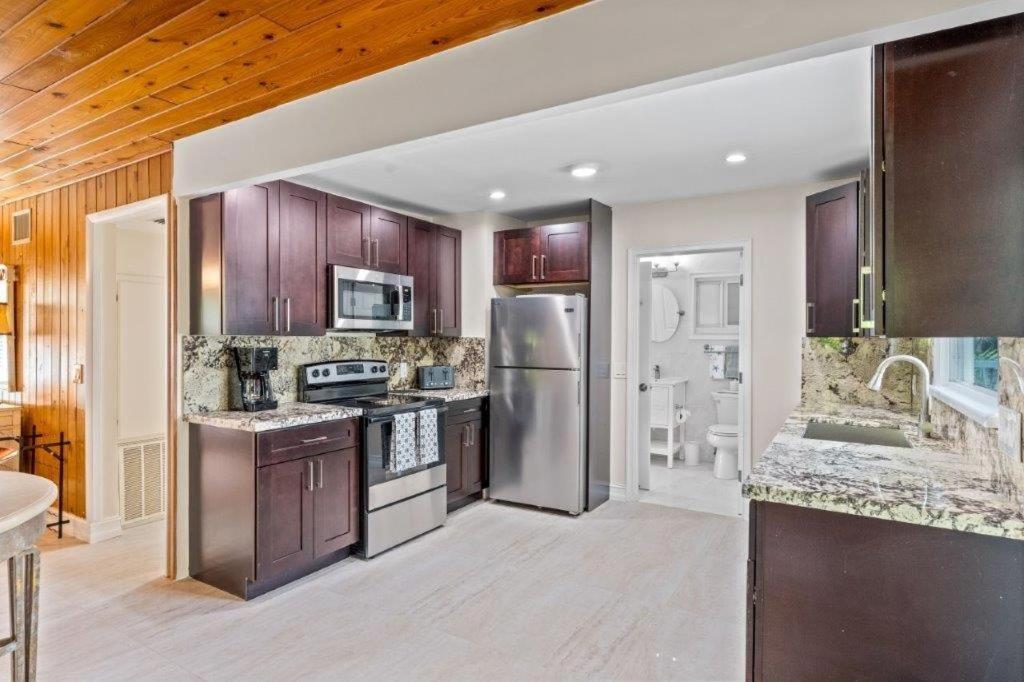 Beautifully Renovated 5 Bedroom Vero Holiday home Vero Beach