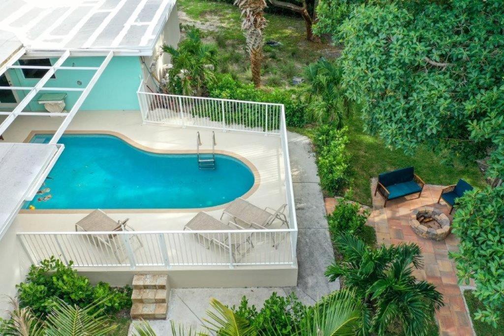 Beautifully Renovated 5 Bedroom Vero Holiday home