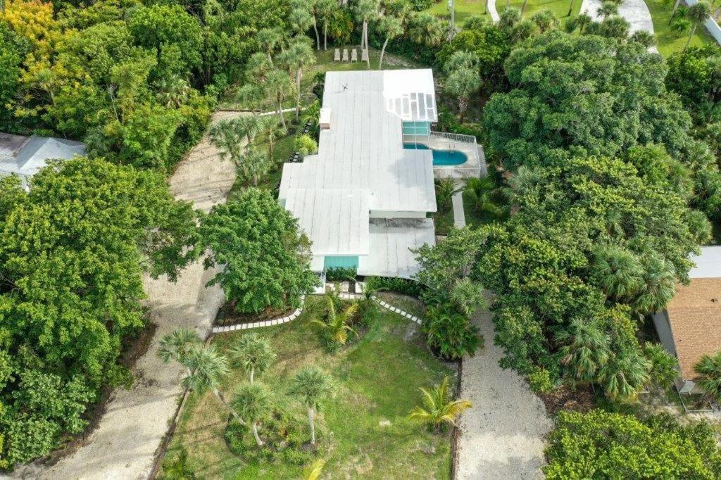 Beautifully Renovated 5 Bedroom Vero Holiday home