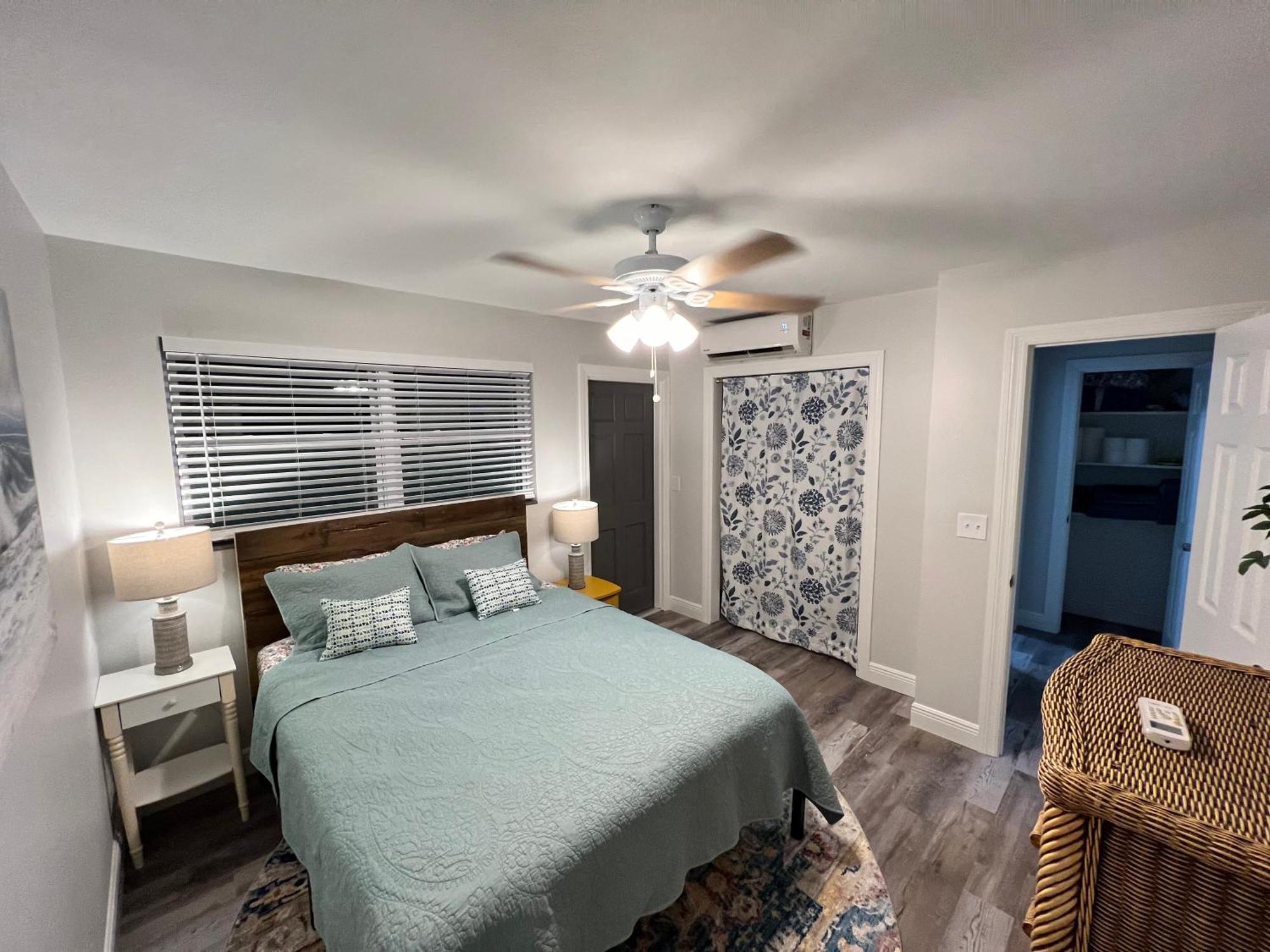 875 Oasis #3 Apartment *