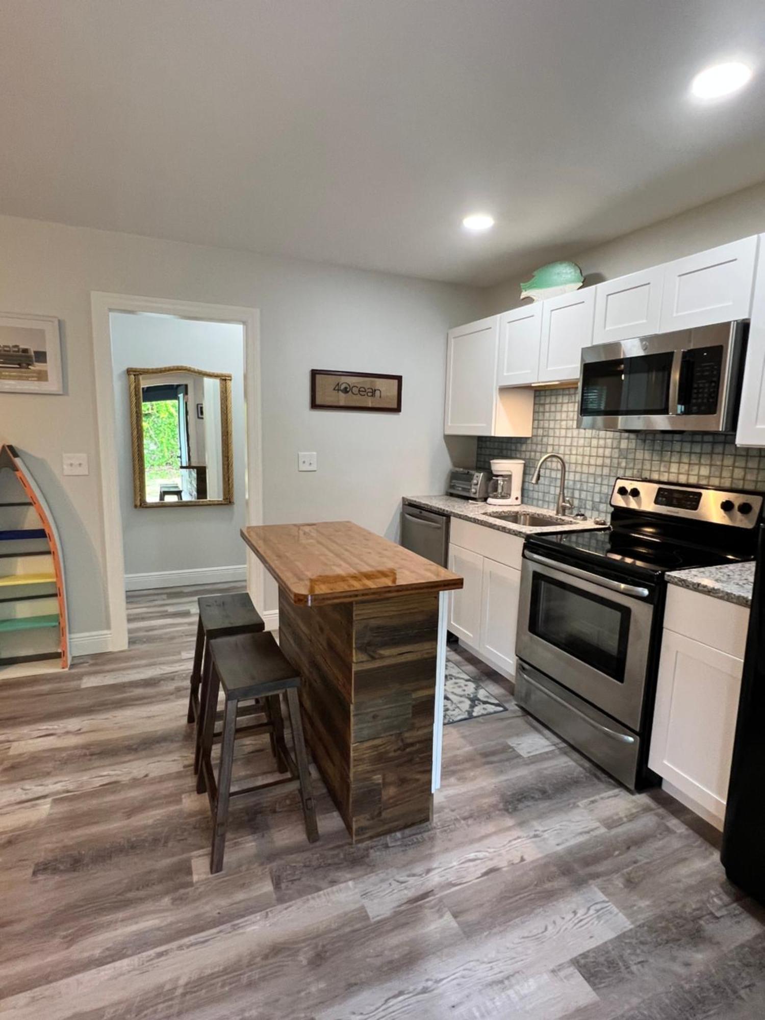 875 Oasis #3 Apartment