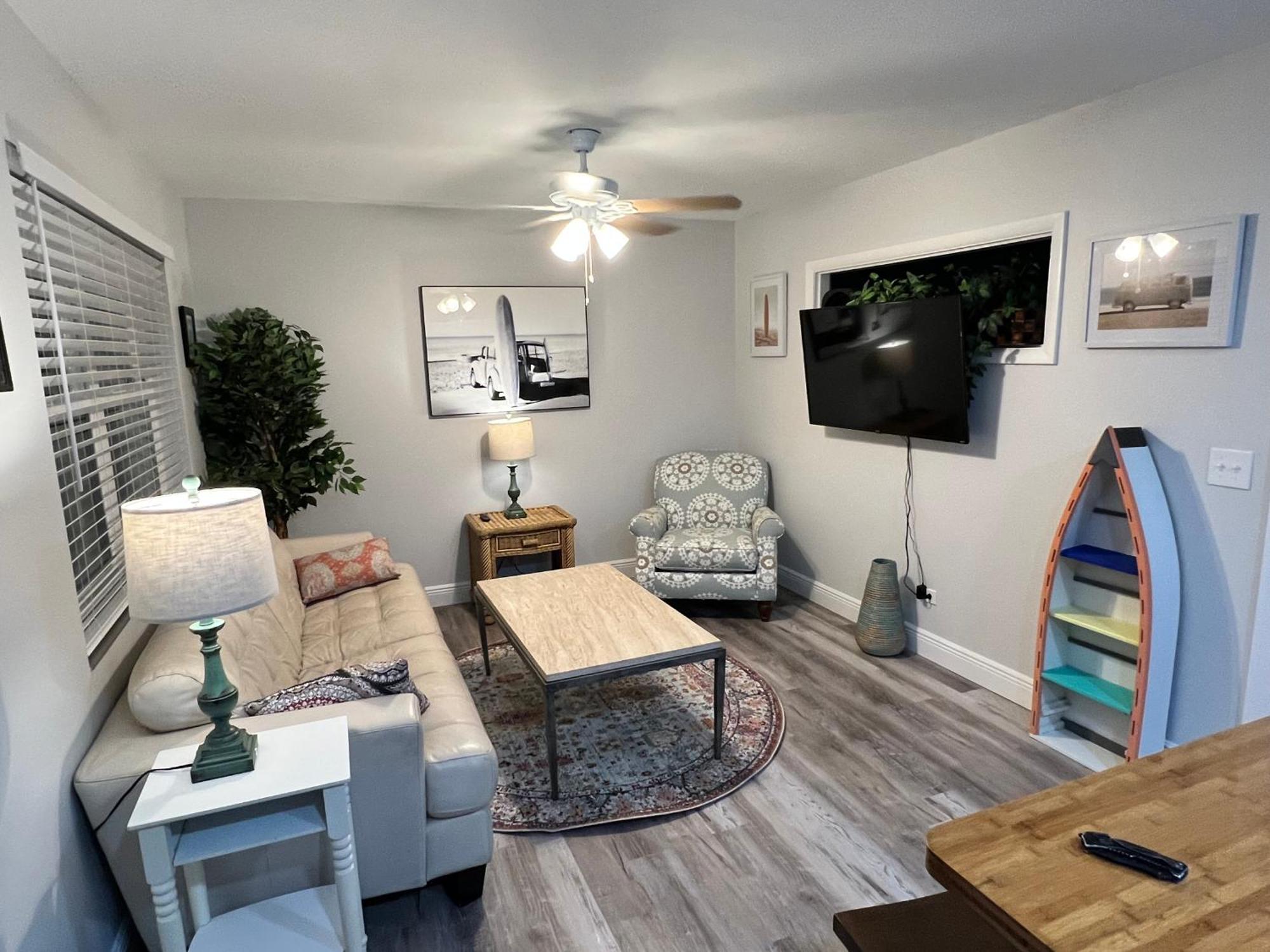 Apartment 875 Oasis #3
