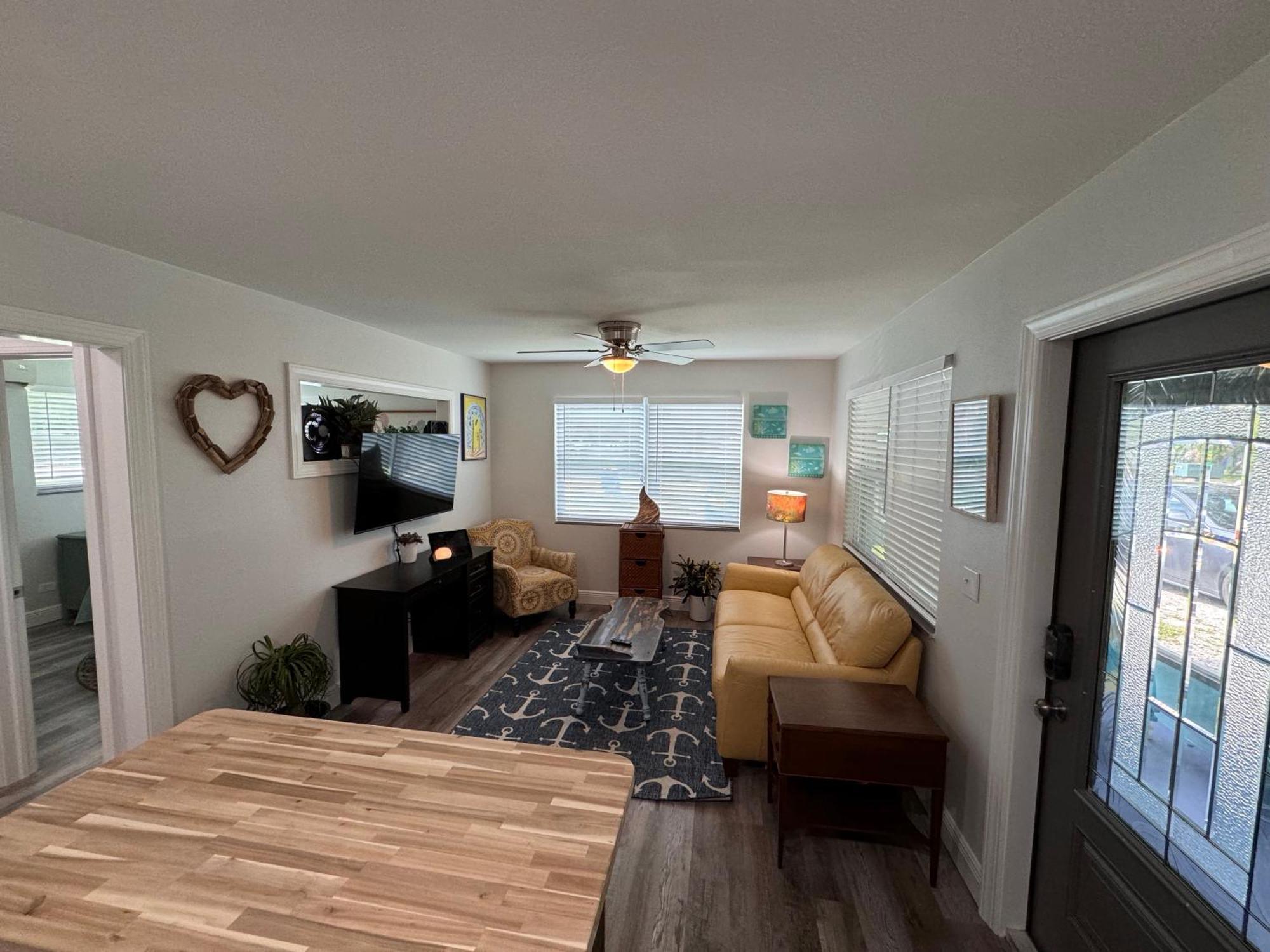 875 Oasis #4 Location! Apartment Vero Beach