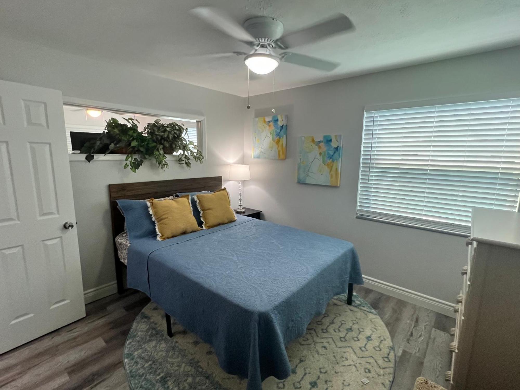 Apartment 875 Oasis #1 Location!