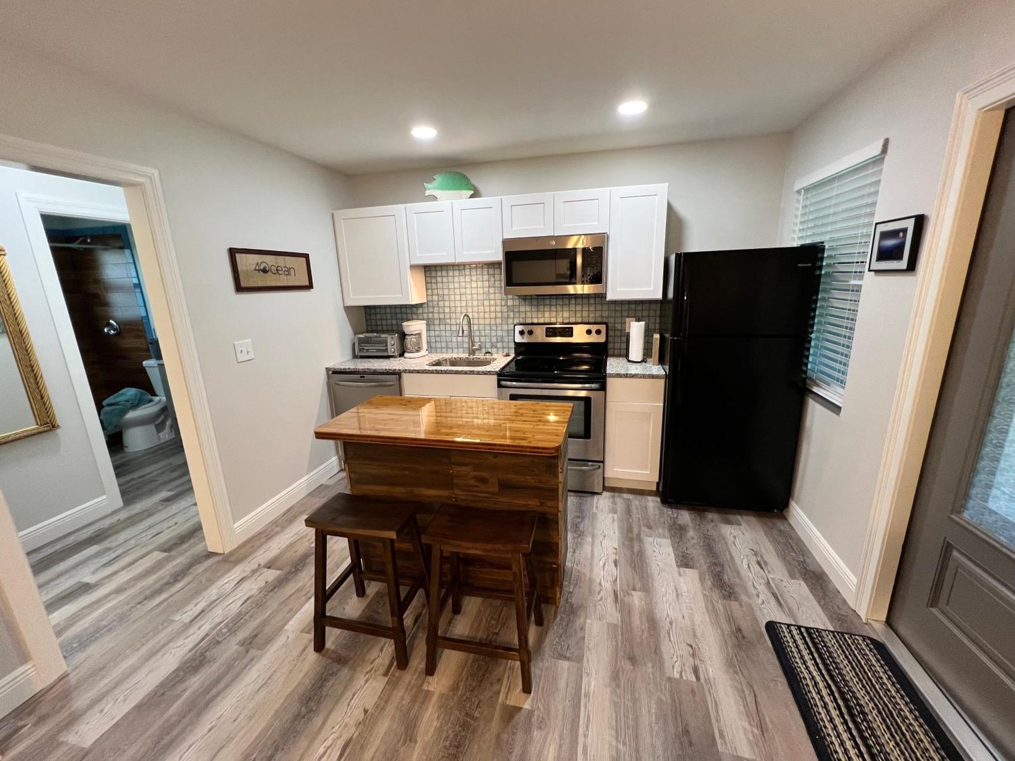 875 Oasis #1 Location! *
