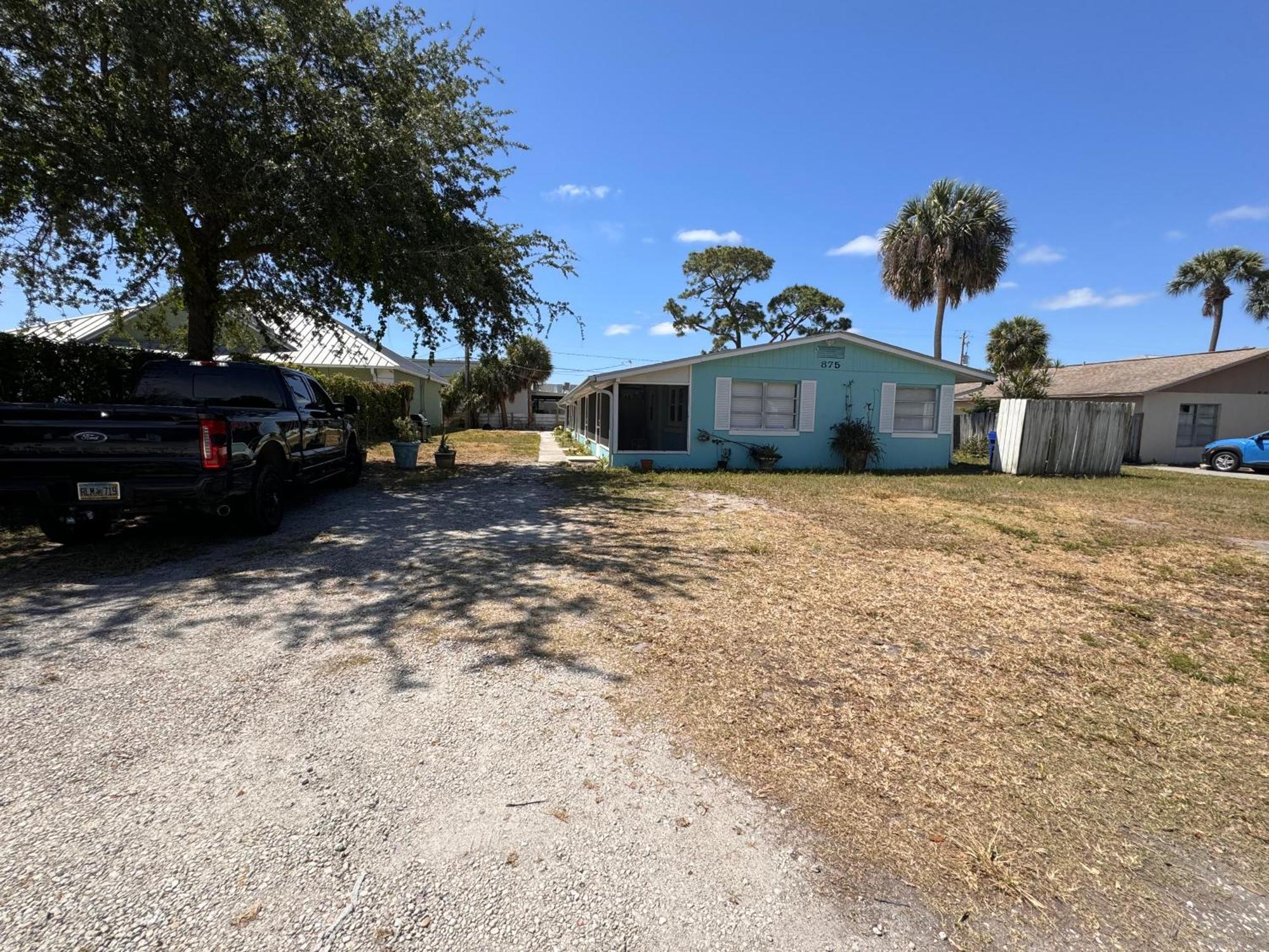 Apartment 875 Oasis #1 Location!