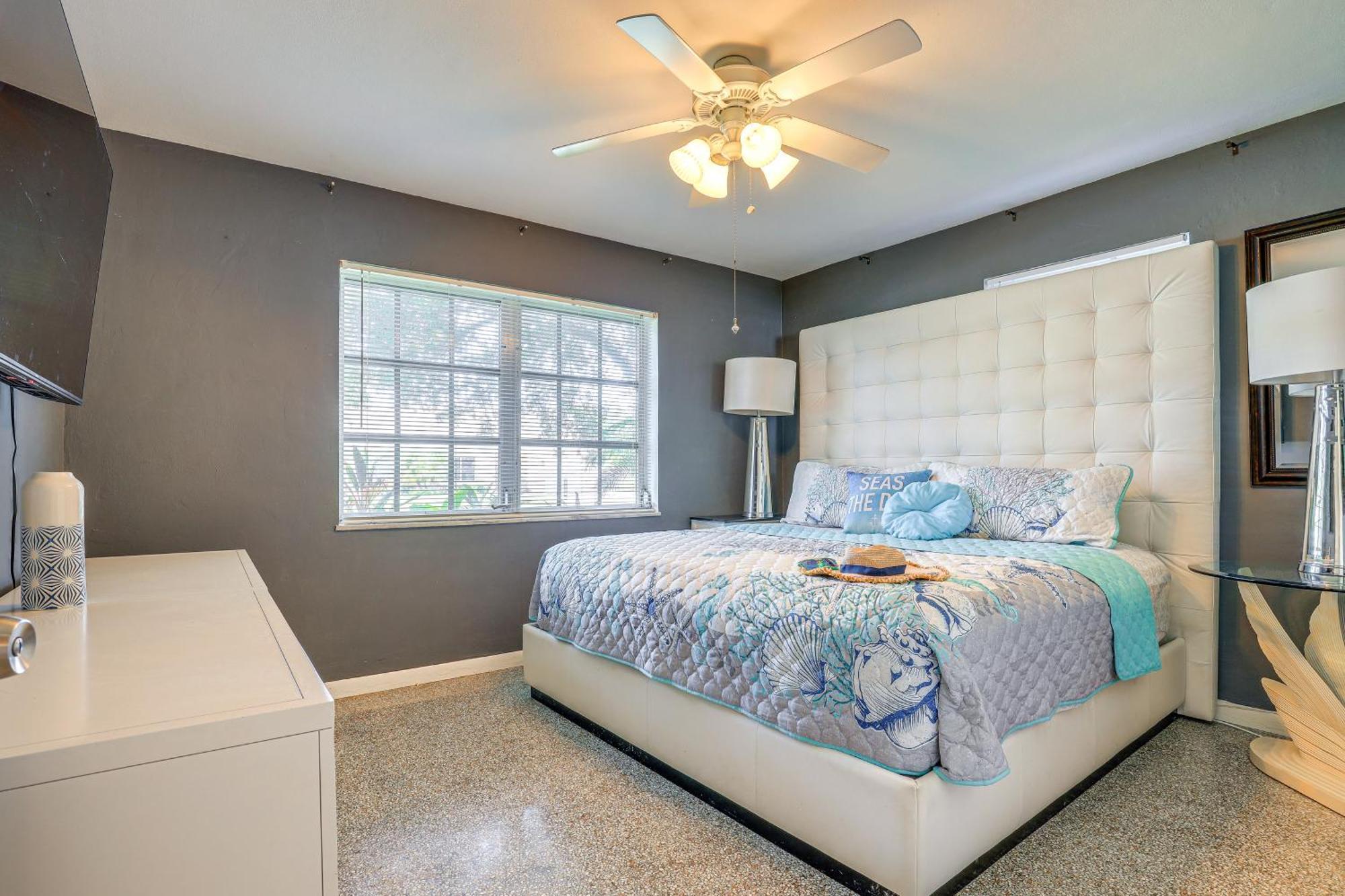 Holiday home Waterfront Vero With Pool And Boat Dock!