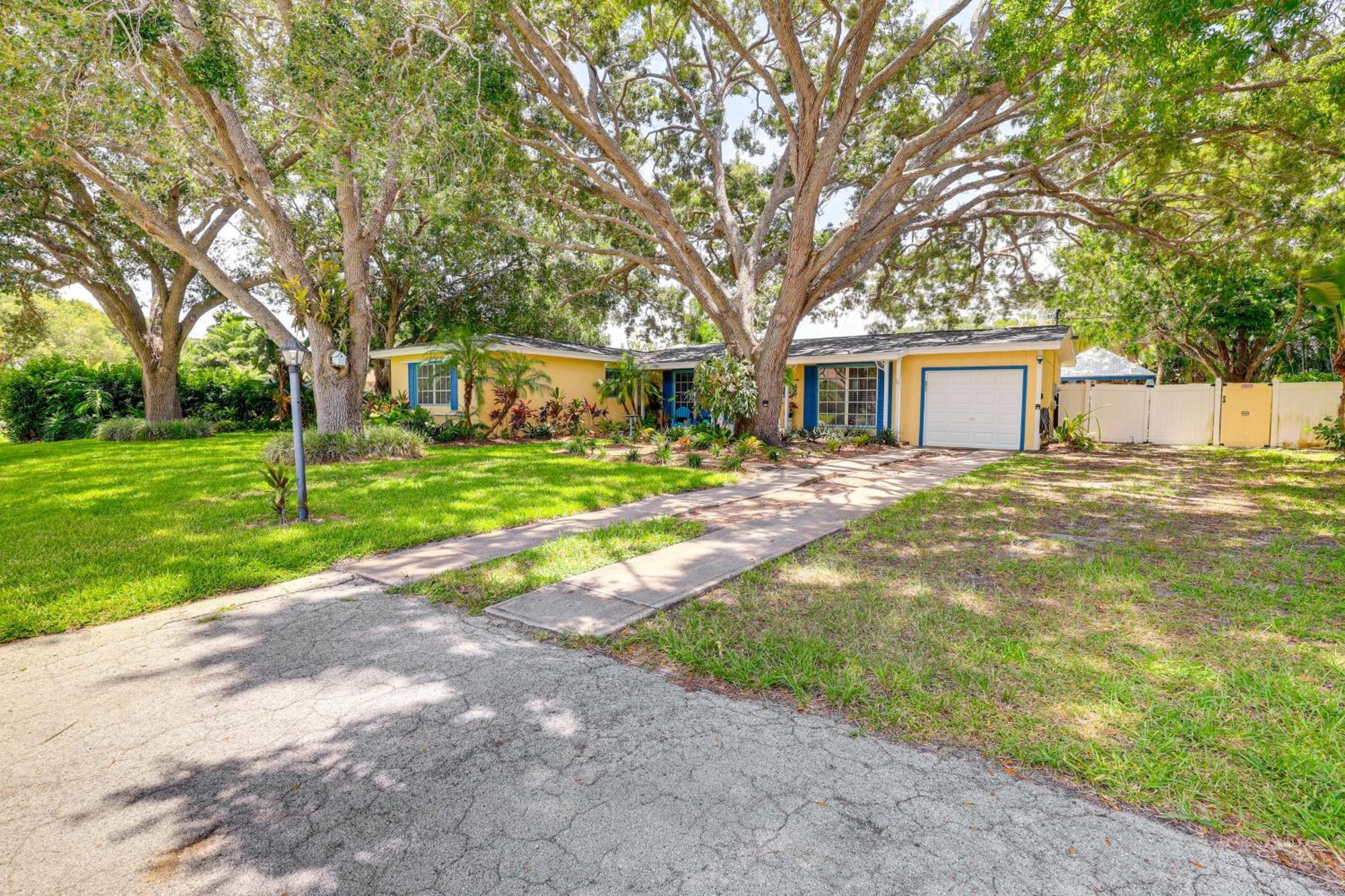 Waterfront Vero With Pool And Boat Dock! Holiday home Vero Beach