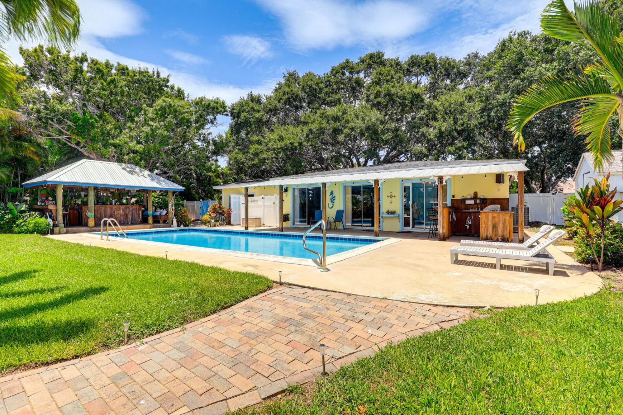 Waterfront Vero With Pool And Boat Dock! Holiday home *