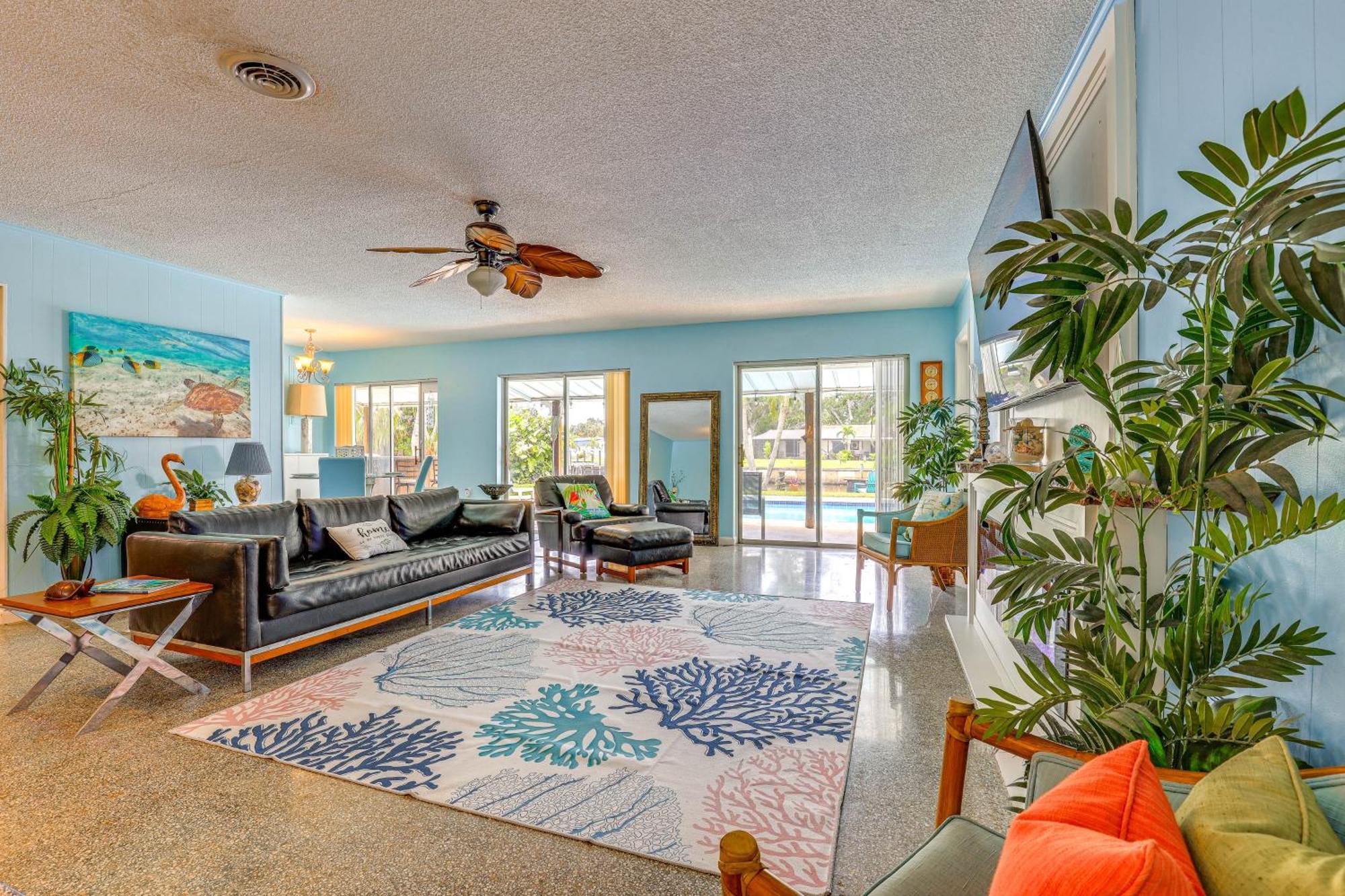 Holiday home Waterfront Vero With Pool And Boat Dock!