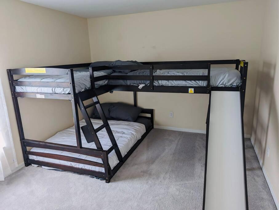 Spacious Family Retreat - Pet Friendly