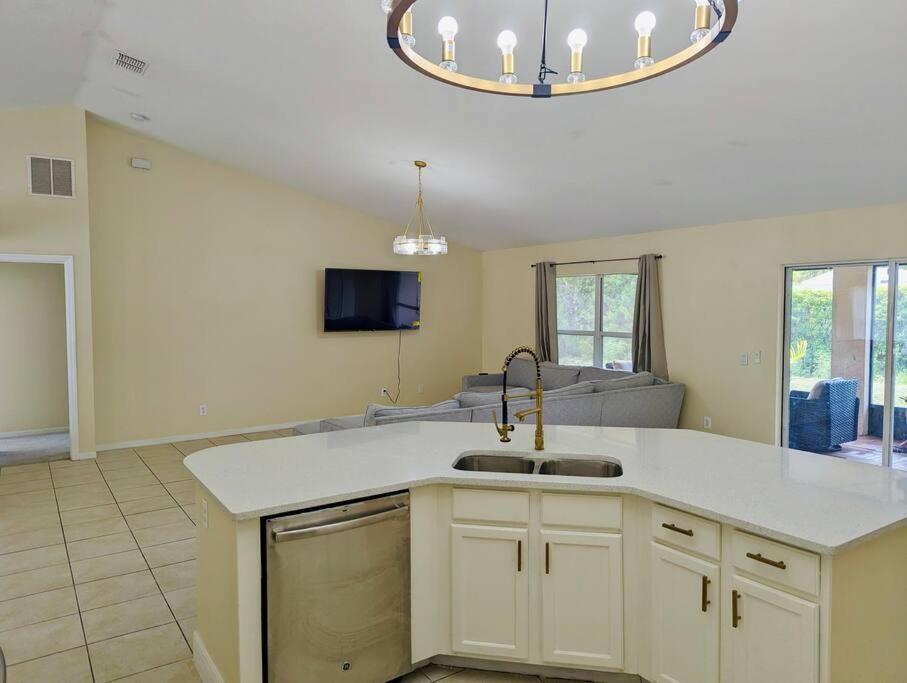 Holiday home Spacious Family Retreat - Pet Friendly *