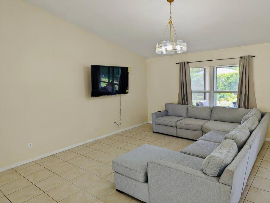 Spacious Family Retreat - Pet Friendly Holiday home