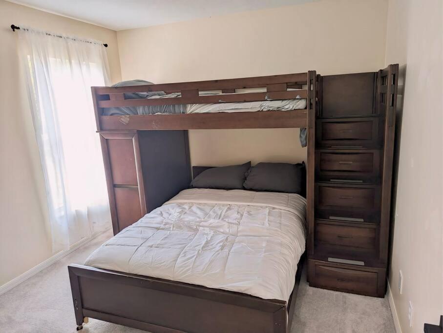 Holiday home Spacious Family Retreat - Pet Friendly