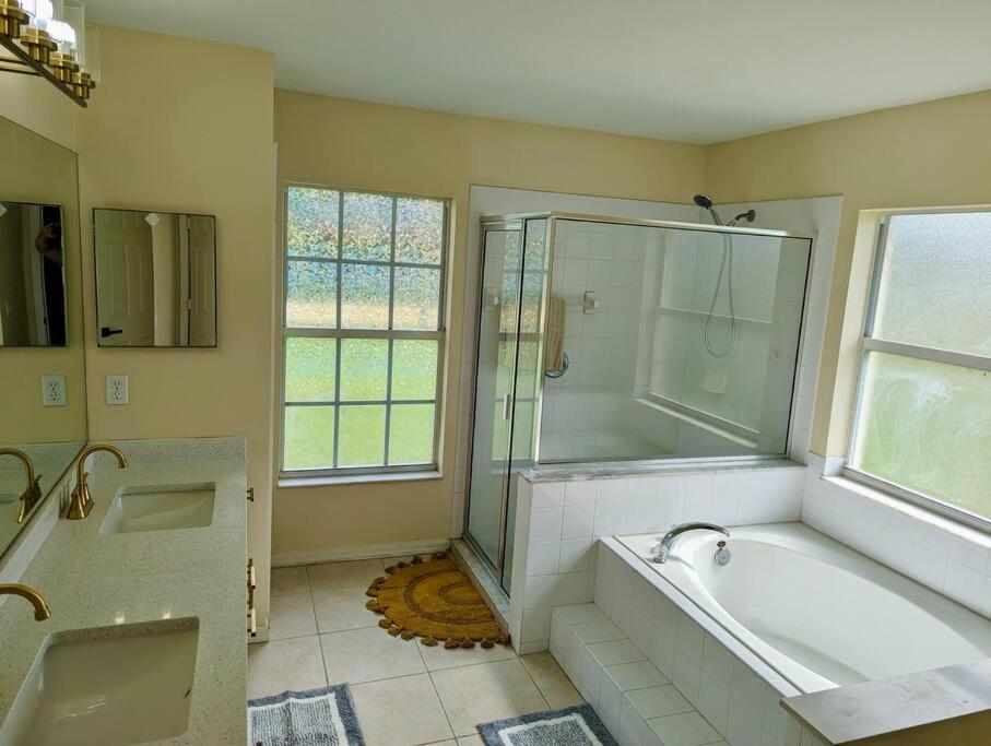 Spacious Family Retreat - Pet Friendly Holiday home *