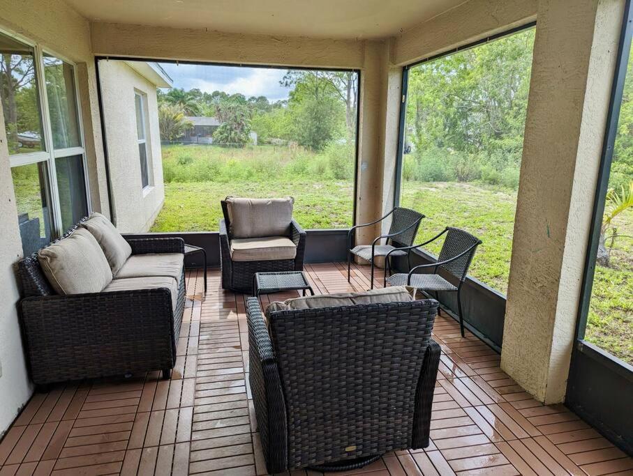 Spacious Family Retreat - Pet Friendly * Vero Beach