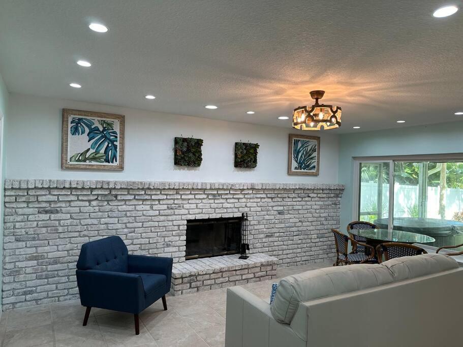 Vero Oaks Stroll To Includes Mini Golf And Jacuzzi Holiday home *