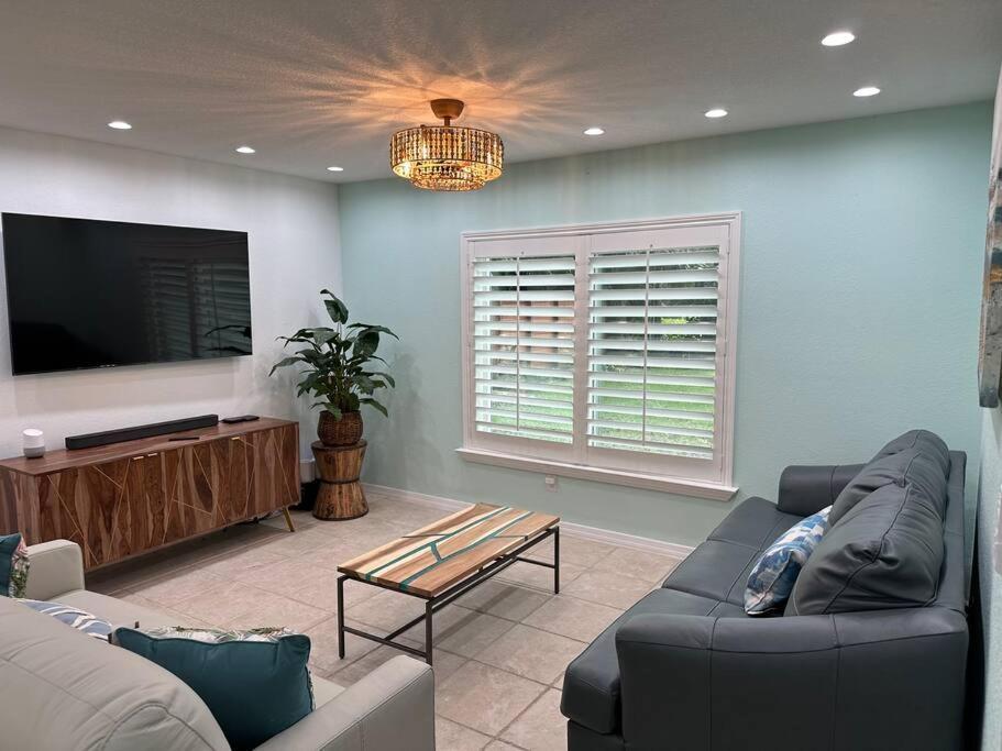 Vero Oaks Stroll To Includes Mini Golf And Jacuzzi Holiday home Vero Beach