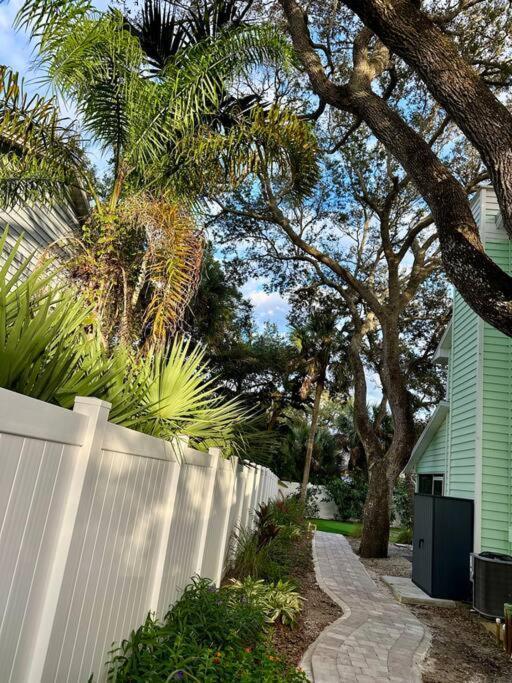 Vero Oaks Stroll To Includes Mini Golf And Jacuzzi *