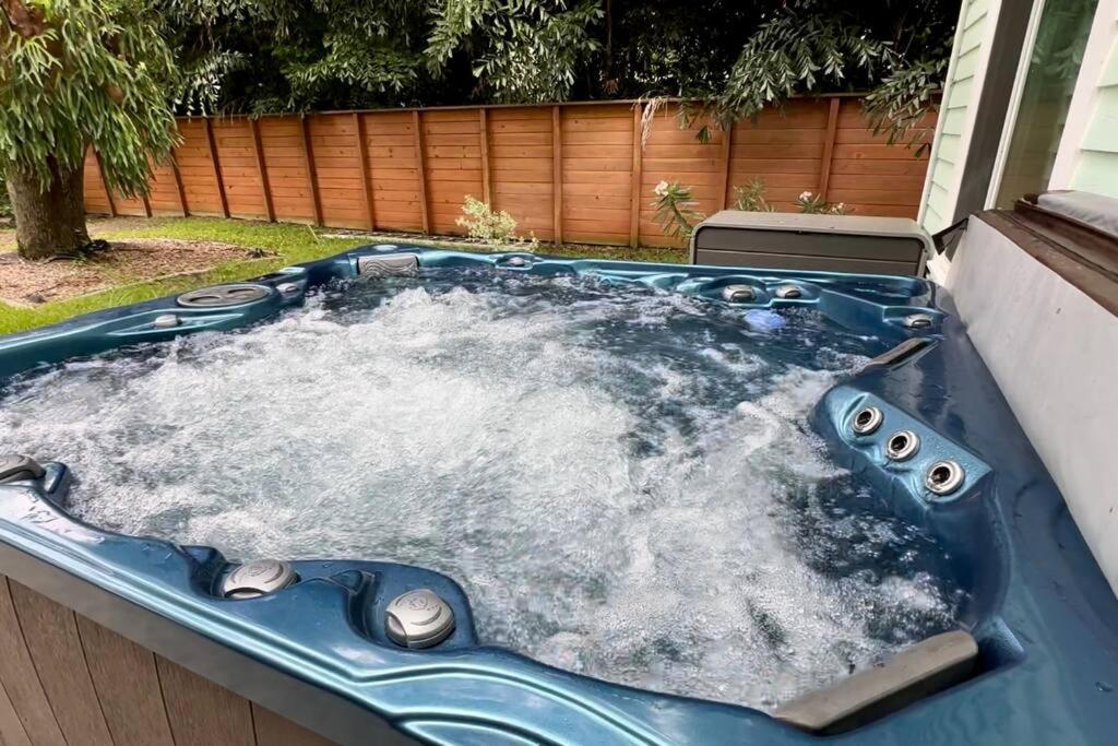 Holiday home Vero Oaks Stroll To Includes Mini Golf And Jacuzzi *