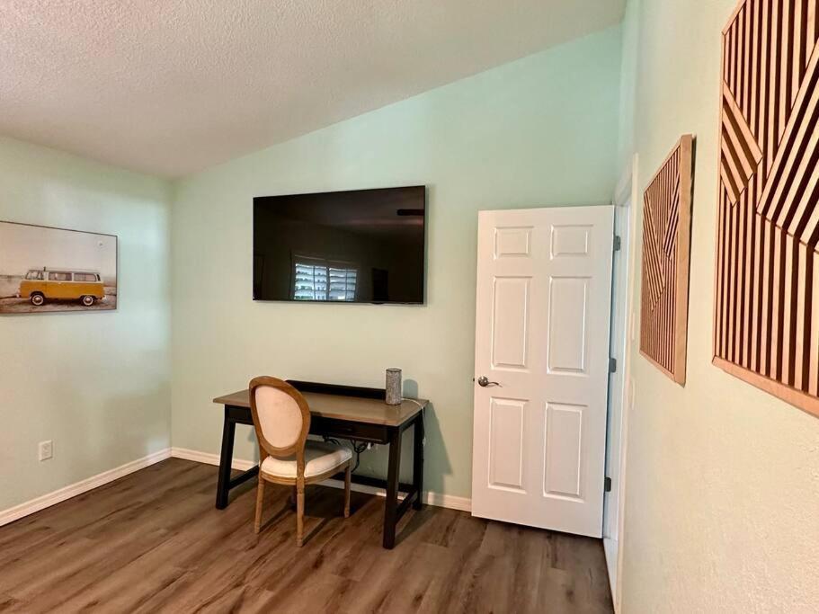 Vero Oaks Stroll To Includes Mini Golf And Jacuzzi