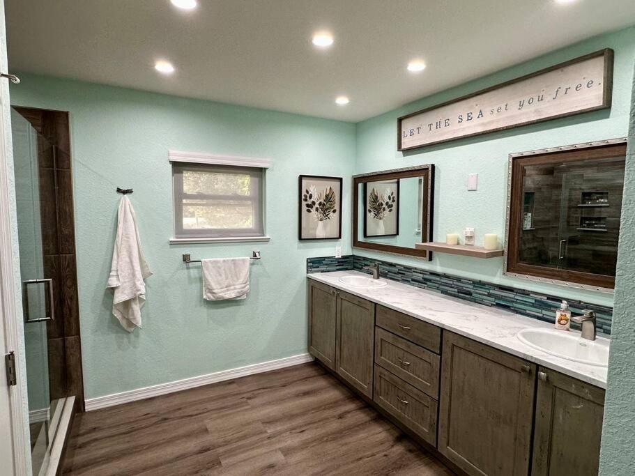 Holiday home Vero Oaks Stroll To Includes Mini Golf And Jacuzzi