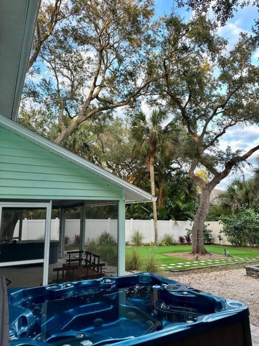 Vero Oaks Stroll To Includes Mini Golf And Jacuzzi *