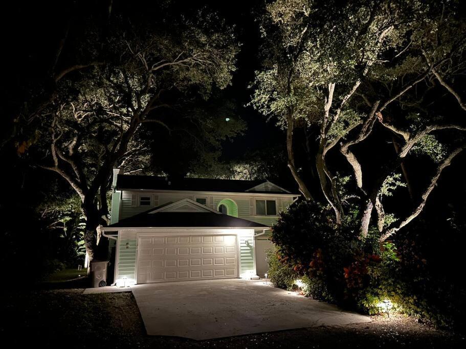 Vero Oaks Stroll To Includes Mini Golf And Jacuzzi Holiday home *