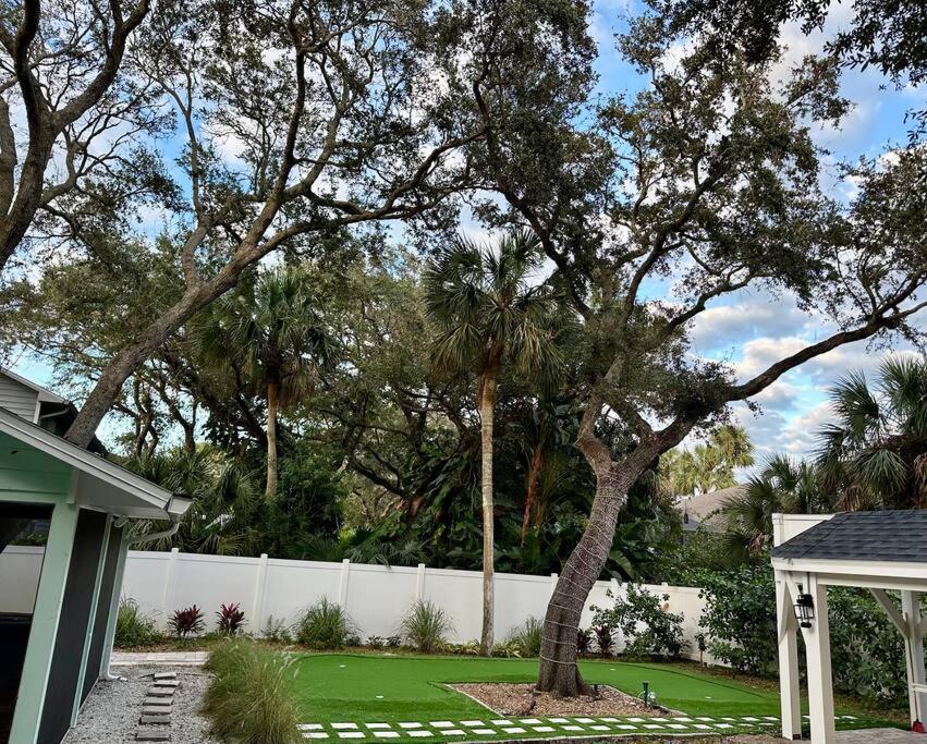 Vero Oaks Stroll To Includes Mini Golf And Jacuzzi Holiday home Vero Beach