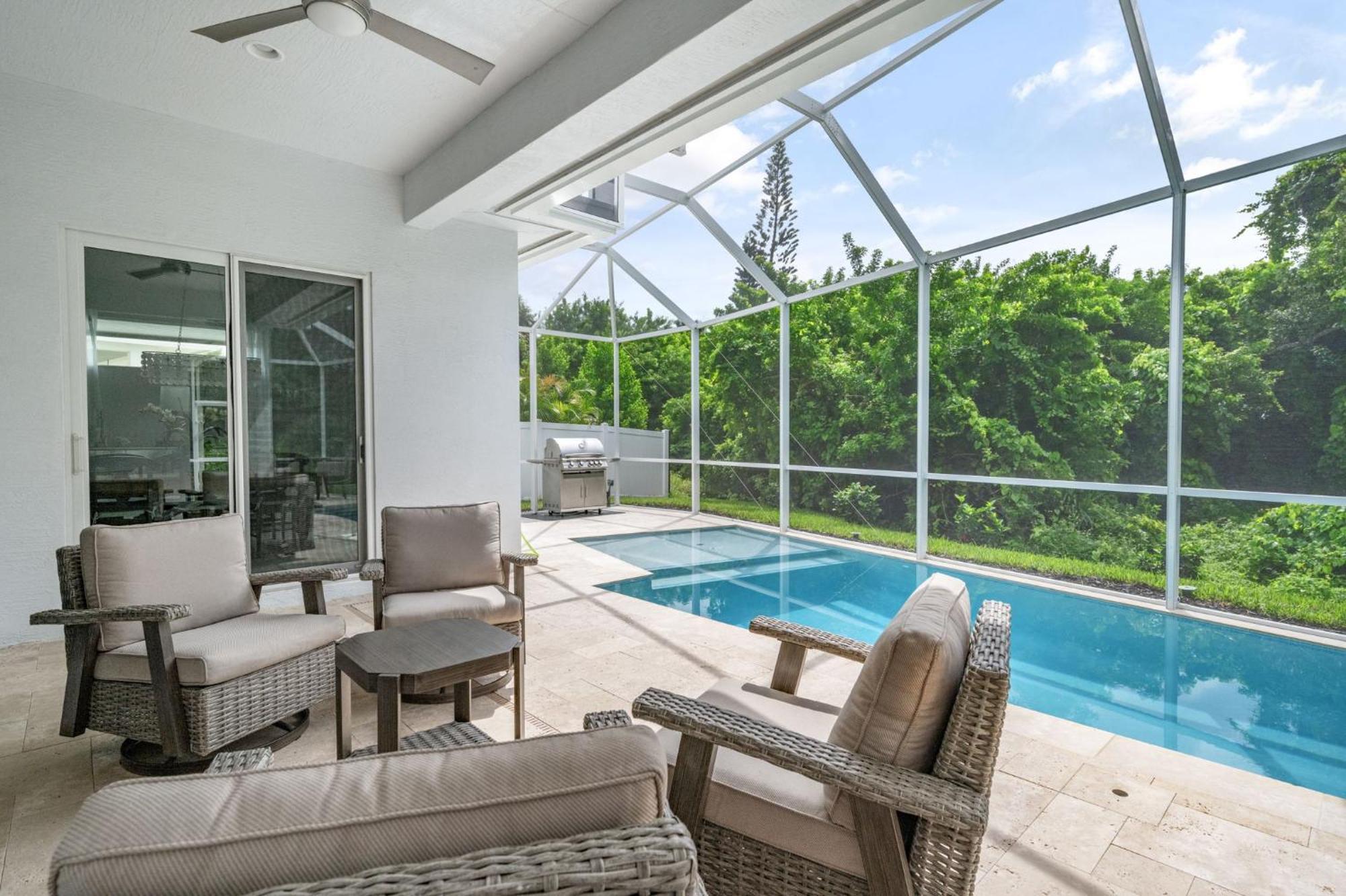 Beachside Bliss 3br, Heated Pool, Sleeps 10! * Vero Beach