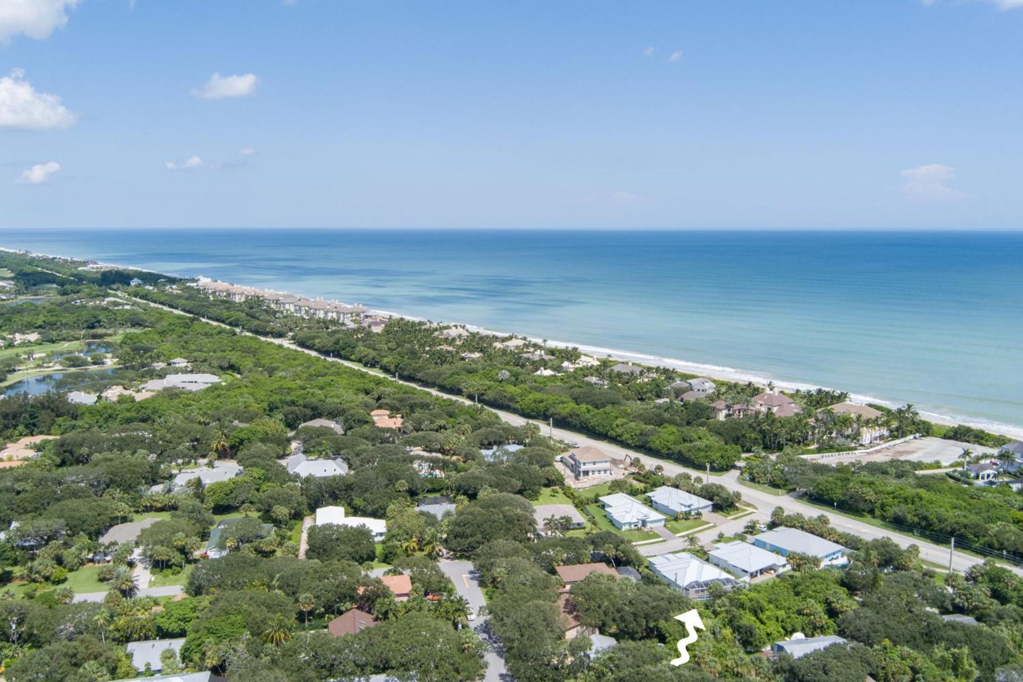 Holiday home Beachside Bliss 3br, Heated Pool, Sleeps 10!