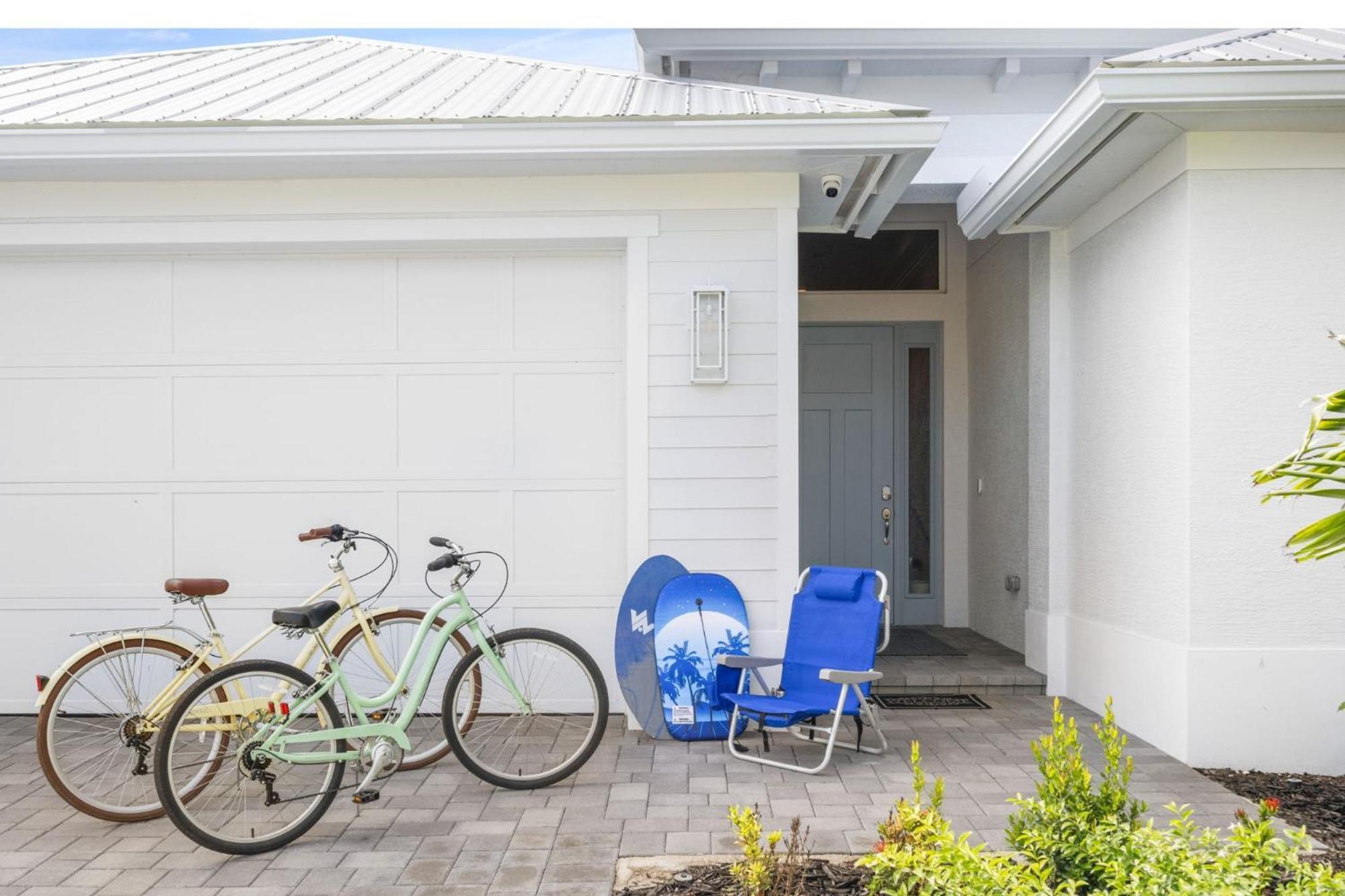 Beachside Bliss 3br, Heated Pool, Sleeps 10! Holiday home Vero Beach