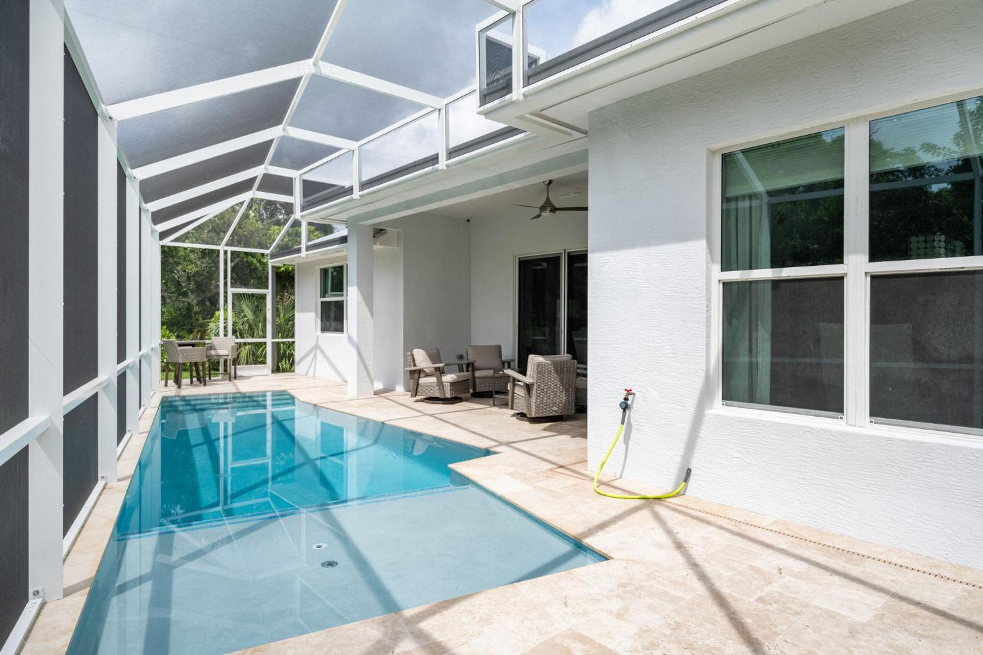 Holiday home Beachside Bliss 3br, Heated Pool, Sleeps 10!