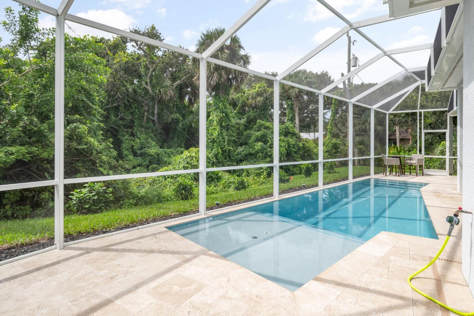Beachside Bliss 3br, Heated Pool, Sleeps 10! * Vero Beach