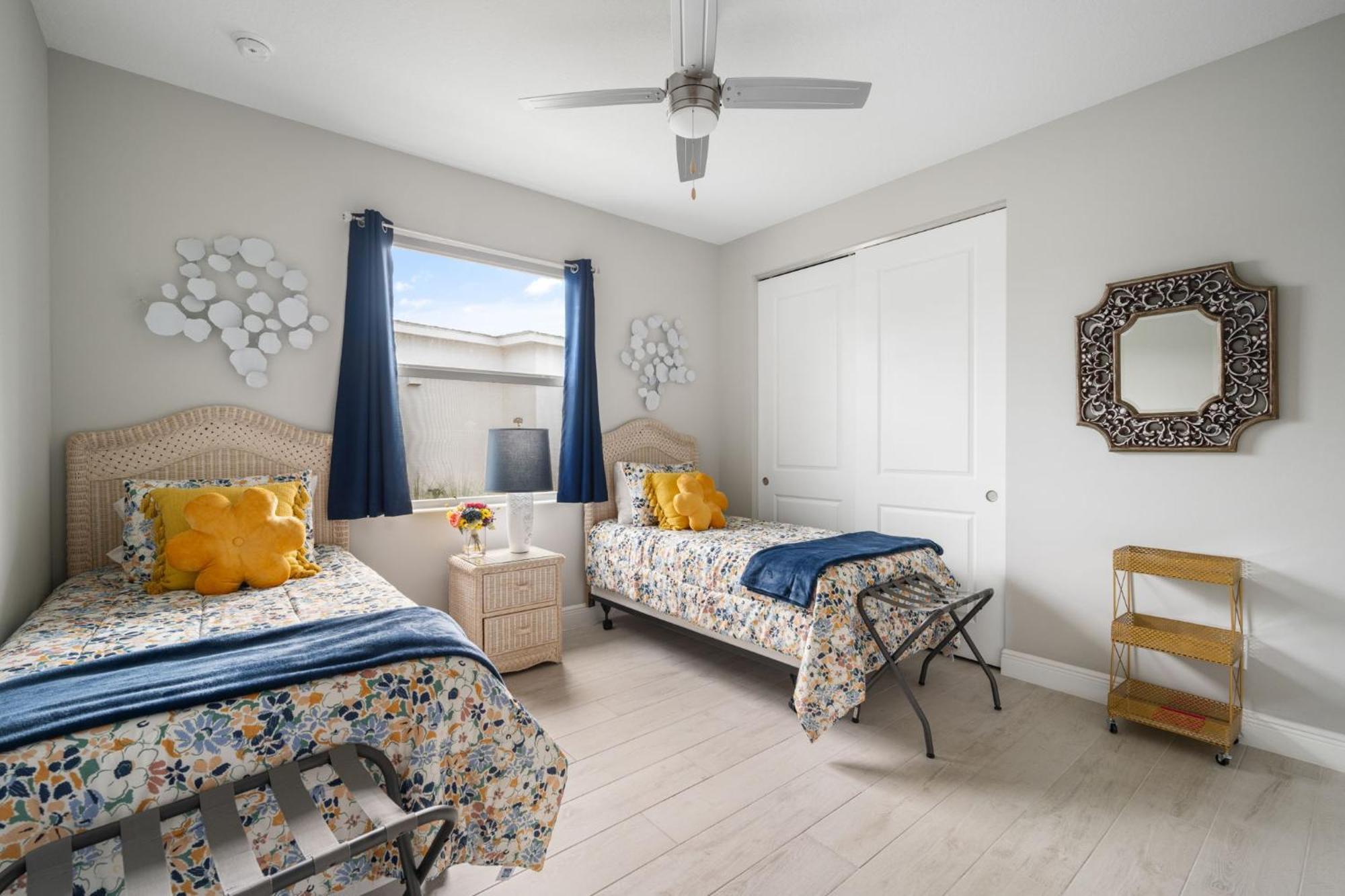 Beachside Bliss 3br, Heated Pool, Sleeps 10! Holiday home *
