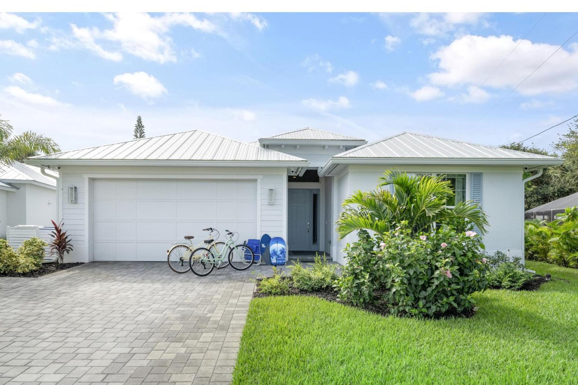 Holiday home Beachside Bliss 3br, Heated Pool, Sleeps 10! Vero Beach
