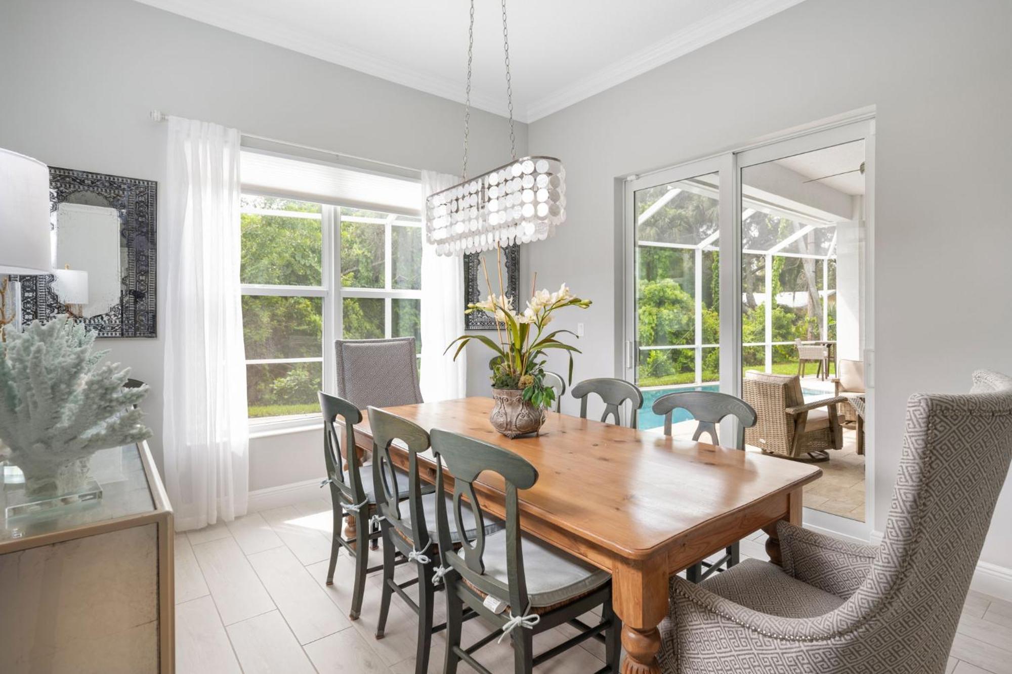 Beachside Bliss 3br, Heated Pool, Sleeps 10! Holiday home