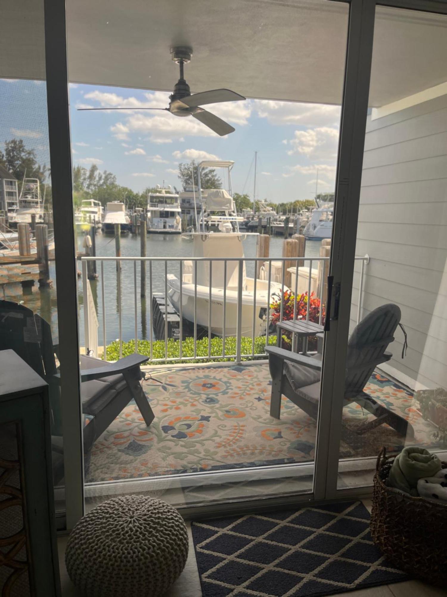 Harbor View, Short 7 Minute Walk To Beach. * Vero Beach