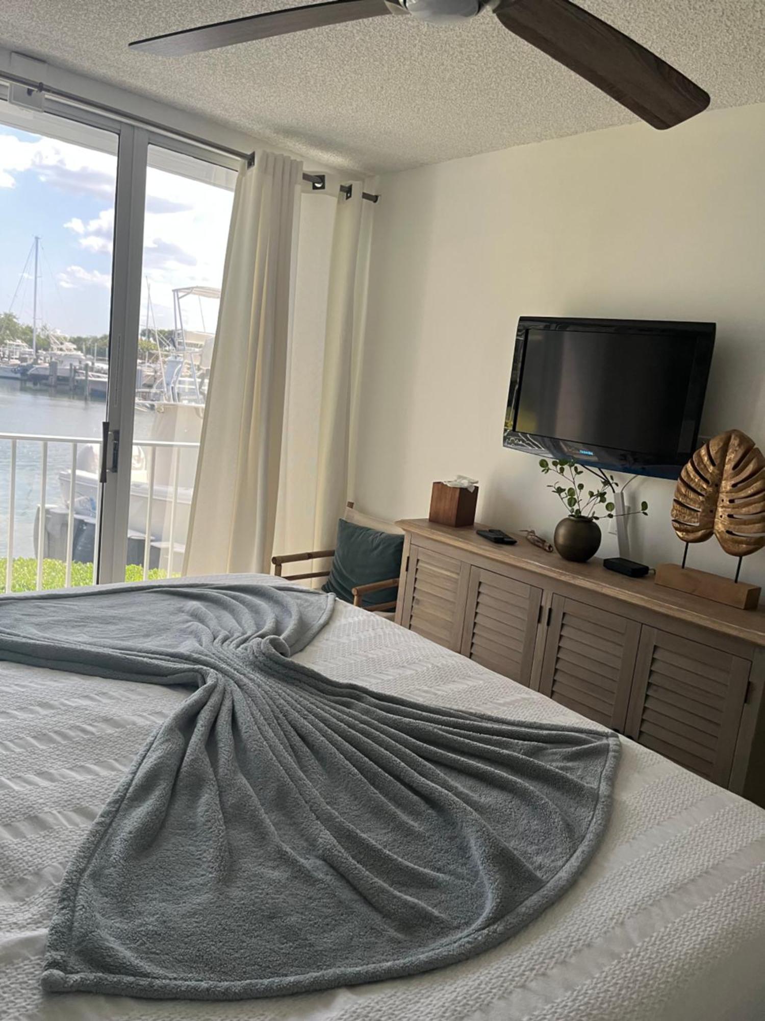 Harbor View, Short 7 Minute Walk To Beach. Apartment *