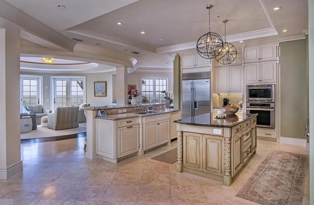 Oceanfront Penthouse In Vero Apartment