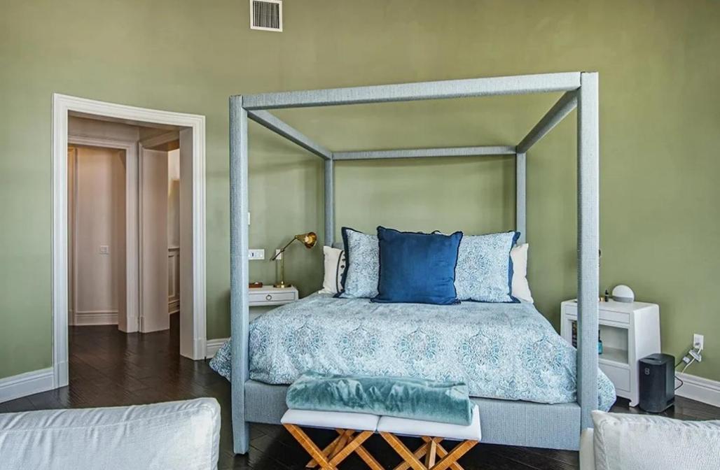 Oceanfront Penthouse In Vero Apartment