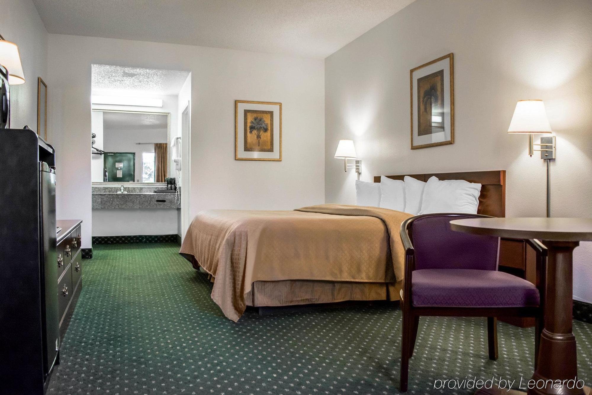 Hotel Econo Vero Downtown 2*