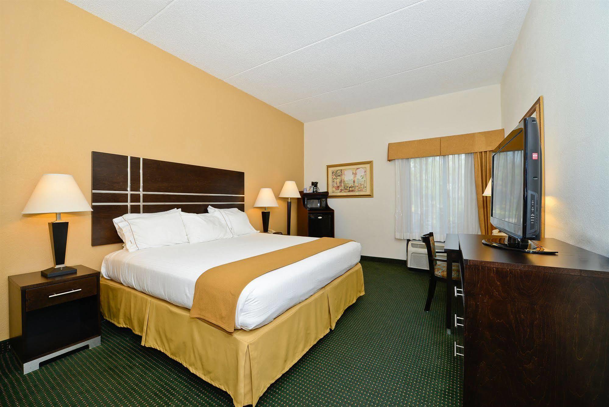 Express Vero Beach-west I-95 By Ihg