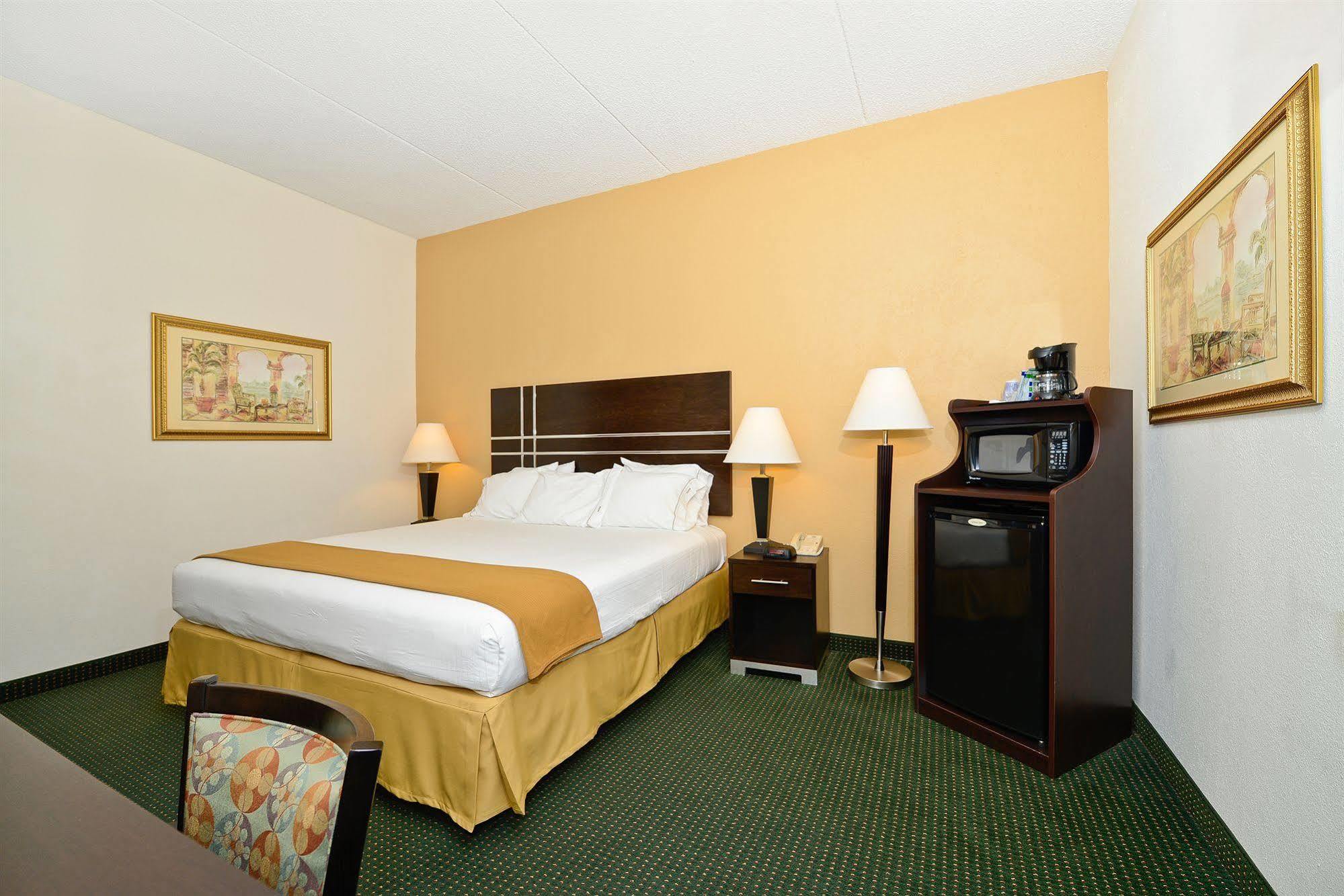 Express Vero Beach-west I-95 By Ihg
