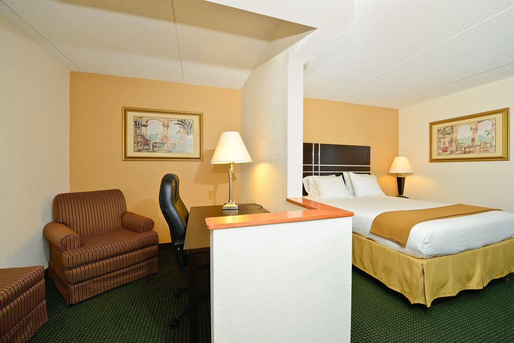 Hotel Express Vero Beach-west I-95 By Ihg 3*