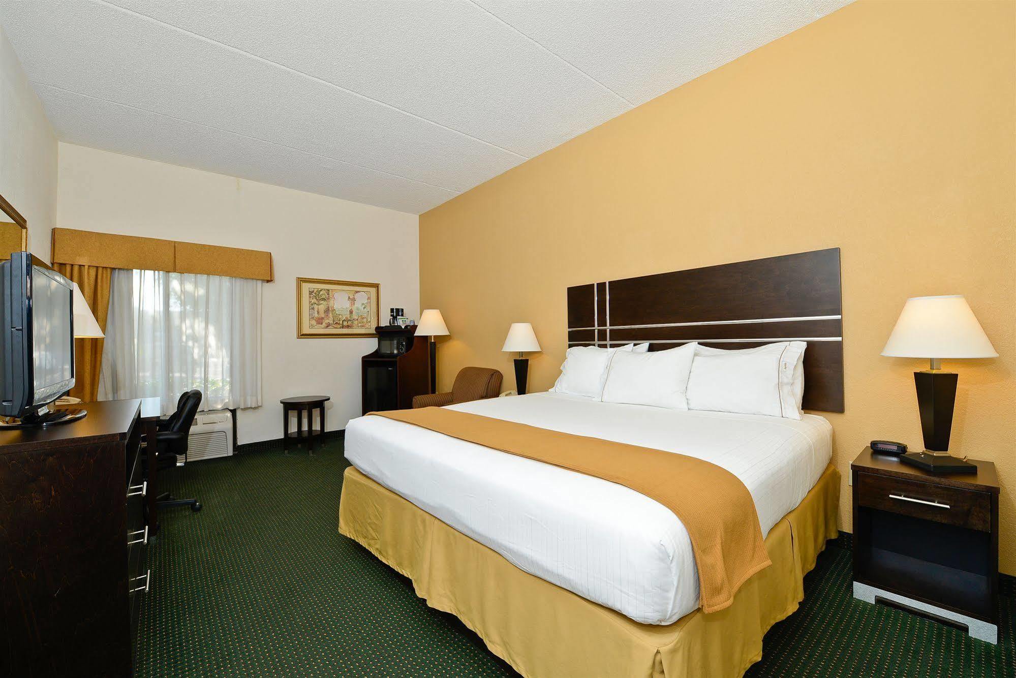 Express Vero Beach-west I-95 By Ihg