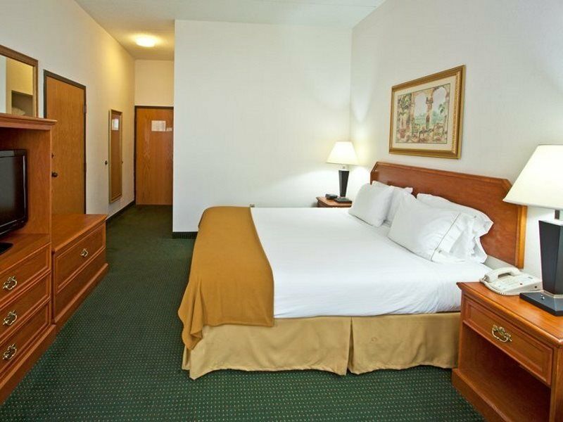 Express Vero Beach-west I-95 By Ihg