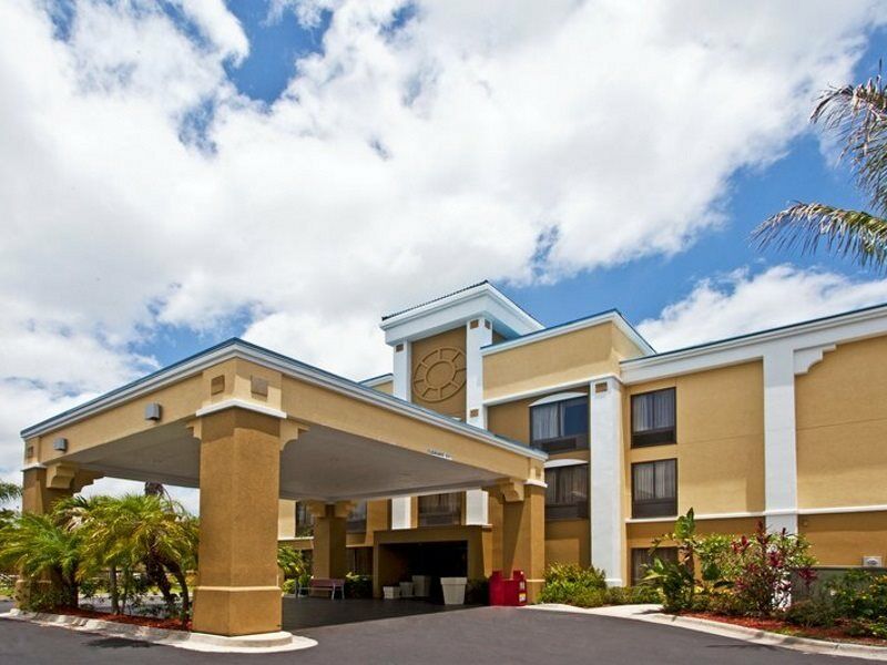 Express Vero Beach-west I-95 By Ihg