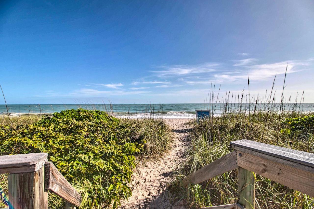 Holiday home Lavish Vero Escape With Pool, Patio And Dock!