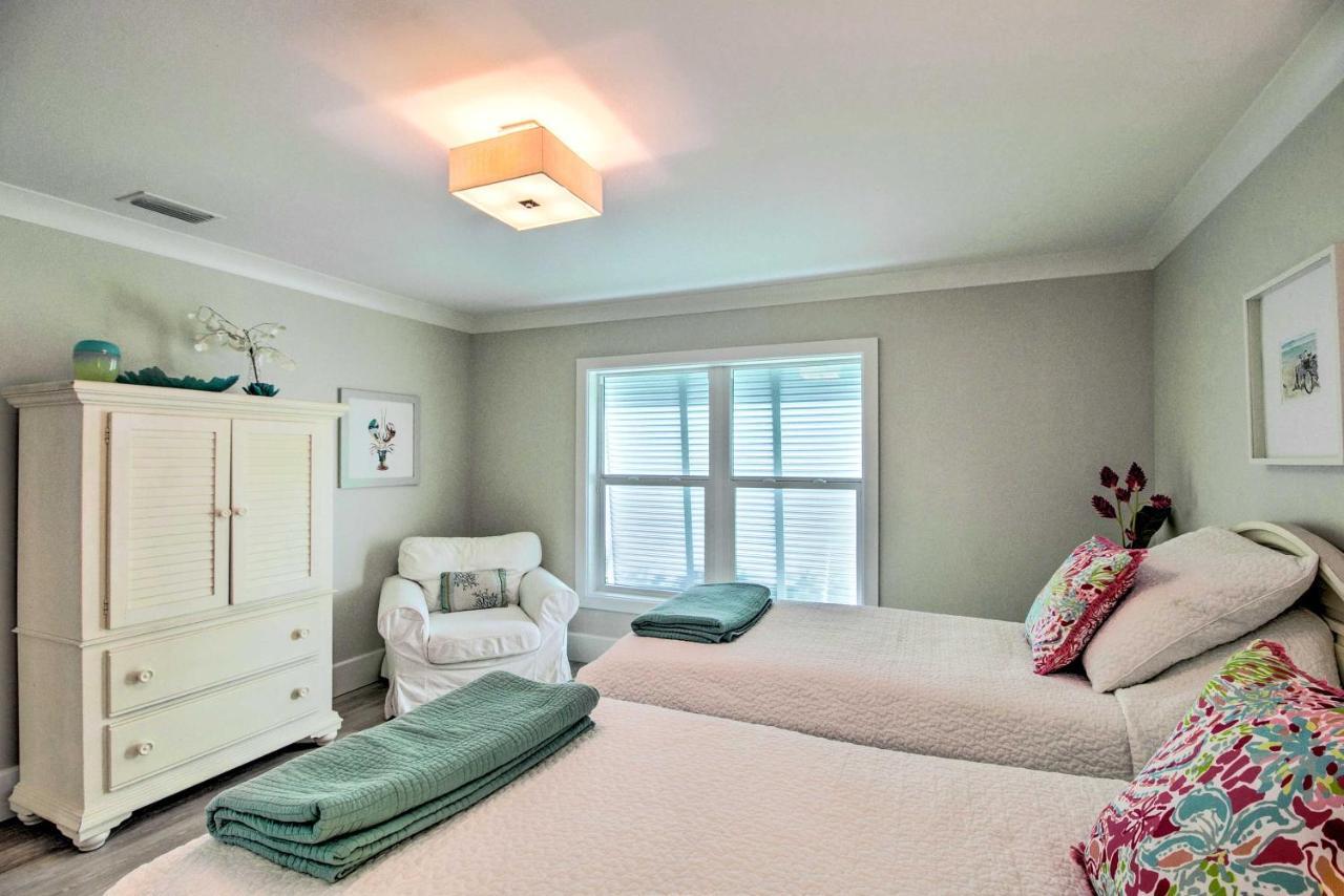 Holiday home Lavish Vero Escape With Pool, Patio And Dock!